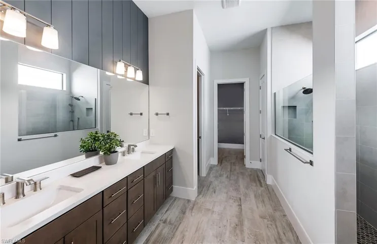 Interior photos are of a staged model home. Illustration purposes only. Options may vary.