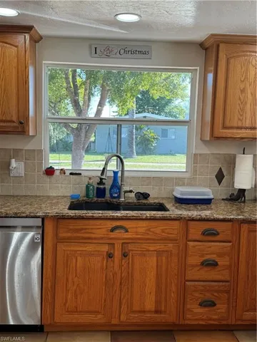 Granite countertops in the kitchen