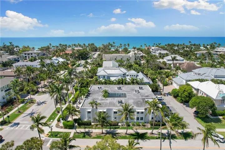 175  5th S AVE, Naples, FL 34102