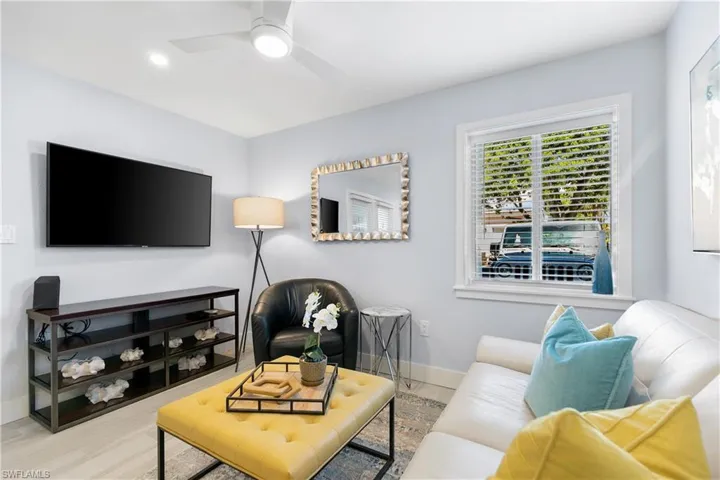 175  5th S AVE, Naples, FL 34102