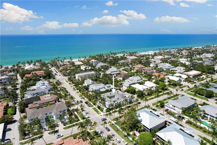 175  5th S AVE, Naples, FL 34102