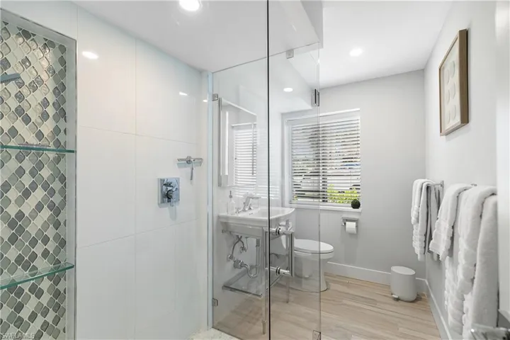 175  5th S AVE, Naples, FL 34102