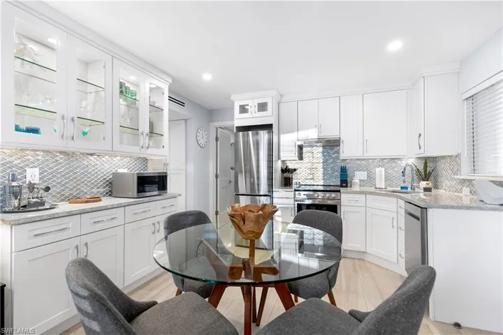 175  5th S AVE, Naples, FL 34102