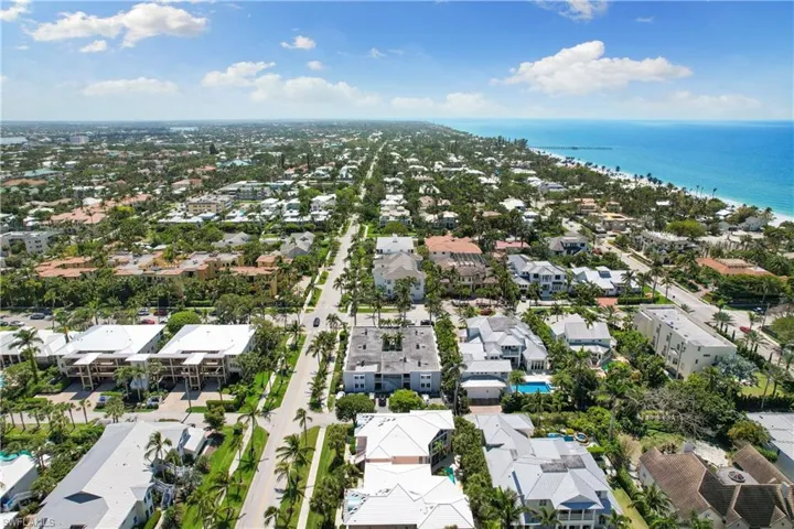 175  5th S AVE, Naples, FL 34102