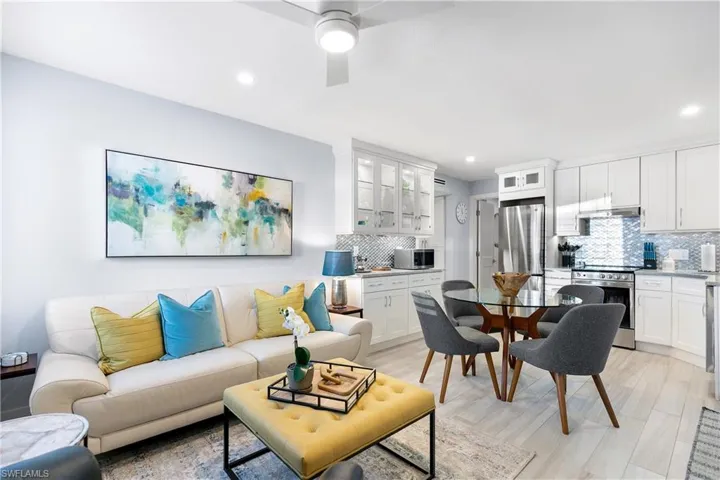 175  5th S AVE, Naples, FL 34102