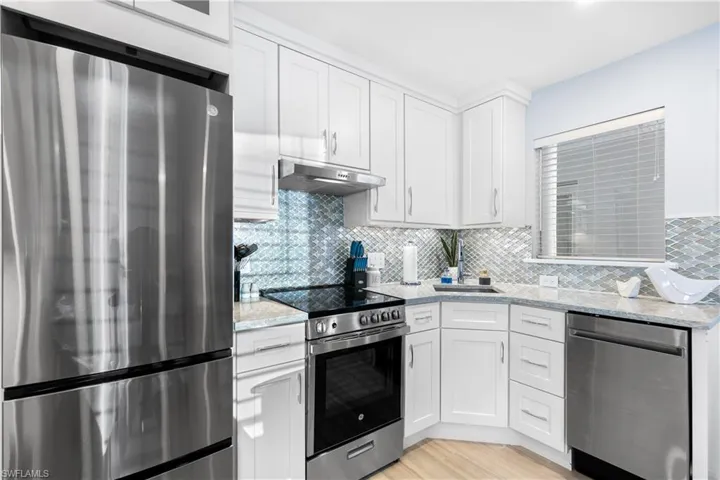 175  5th S AVE, Naples, FL 34102