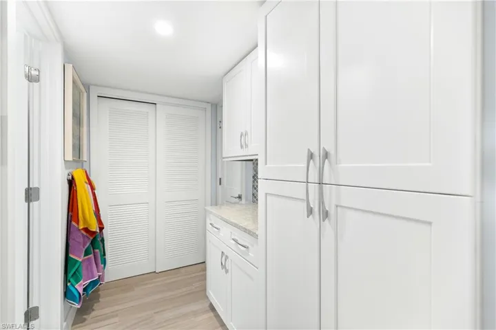 175  5th S AVE, Naples, FL 34102