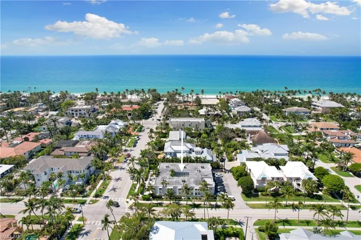 175  5th S AVE, Naples, FL 34102