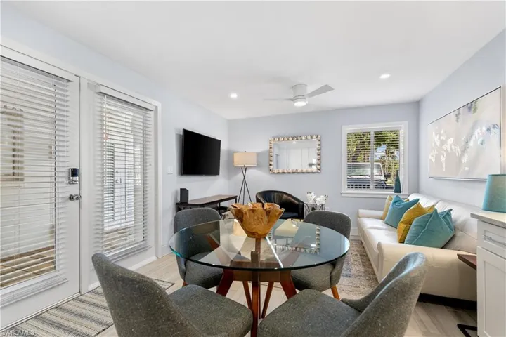 175  5th S AVE, Naples, FL 34102