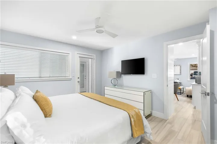 175  5th S AVE, Naples, FL 34102