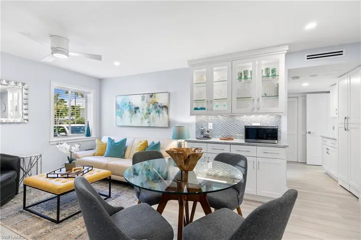 175  5th S AVE, Naples, FL 34102