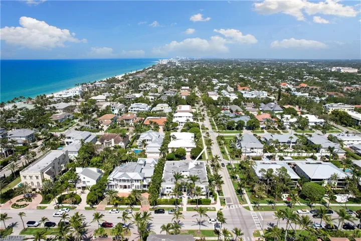 175  5th S AVE, Naples, FL 34102