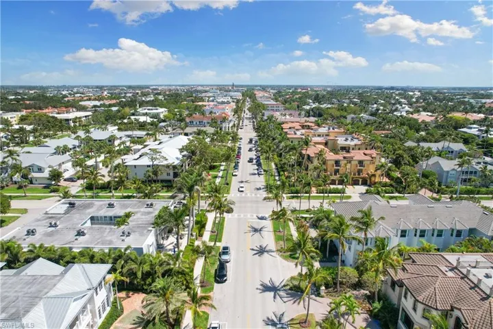 175  5th S AVE, Naples, FL 34102