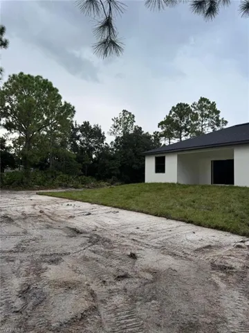 View of grassy yard