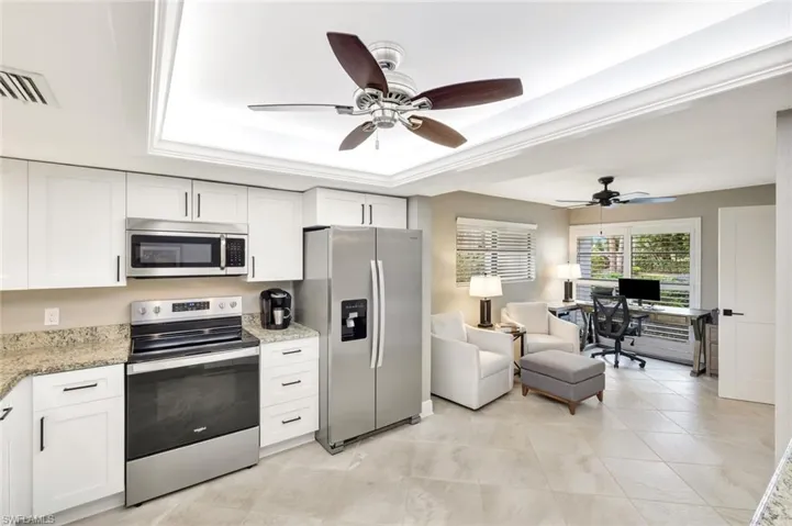 Large Kitchen for Guests that Love to Hang Out in The Kitchen!