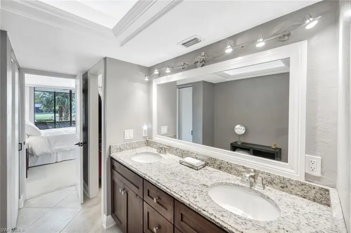 Dual Sinks, Linen Closet, Walk In Closet