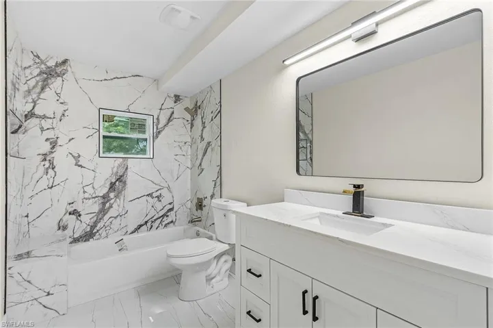 Full bathroom First floor