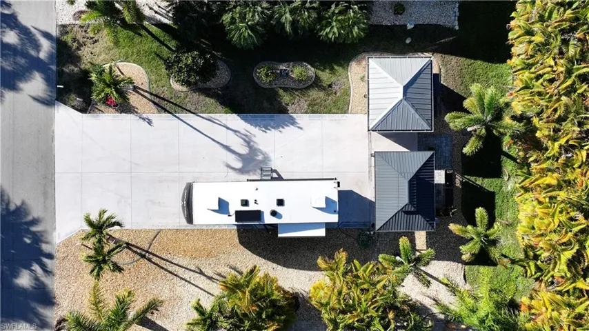 Aerial view of property and surrounding area