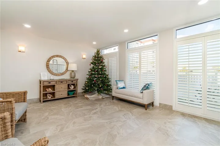Sitting room with recessed lighting