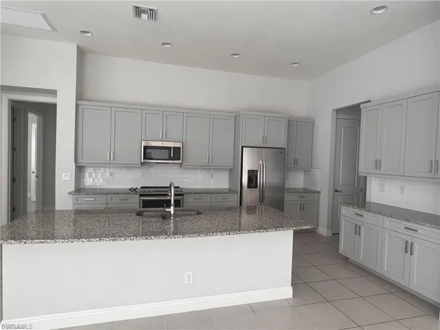 305 NE 19th  PL, Cape Coral, FL 33909