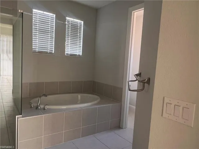 305 NE 19th  PL, Cape Coral, FL 33909