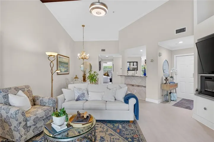 6528 Huntington Lakes Cir 202, Naples, Florida 34119