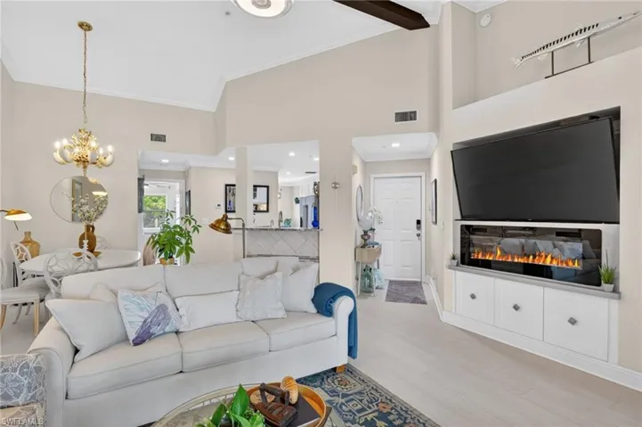 6528 Huntington Lakes Cir 202, Naples, Florida 34119