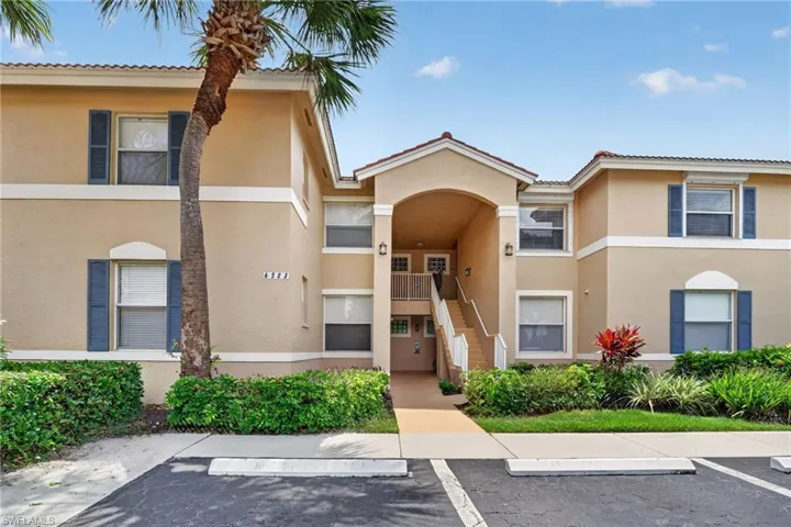 6528 Huntington Lakes Cir 202, Naples, Florida 34119