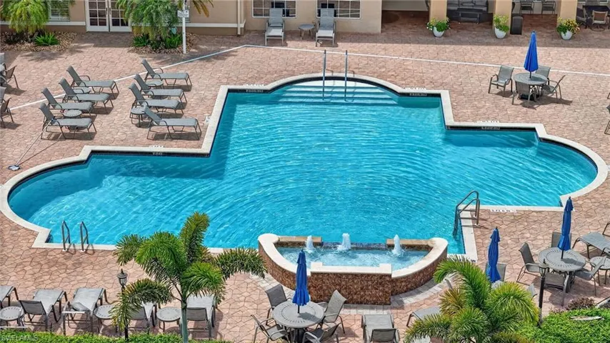 6528 Huntington Lakes Cir 202, Naples, Florida 34119