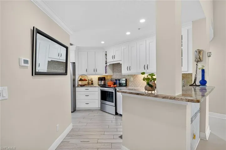 6528 Huntington Lakes Cir 202, Naples, Florida 34119