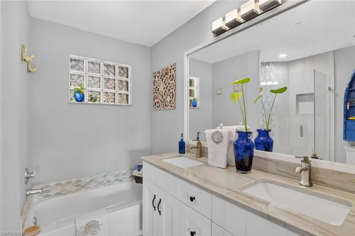 6528 Huntington Lakes Cir 202, Naples, Florida 34119