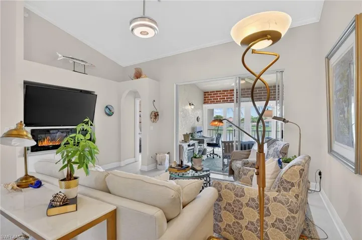 6528 Huntington Lakes Cir 202, Naples, Florida 34119