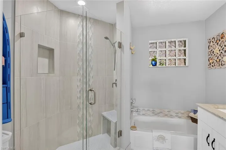 6528 Huntington Lakes Cir 202, Naples, Florida 34119