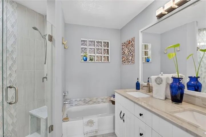 6528 Huntington Lakes Cir 202, Naples, Florida 34119
