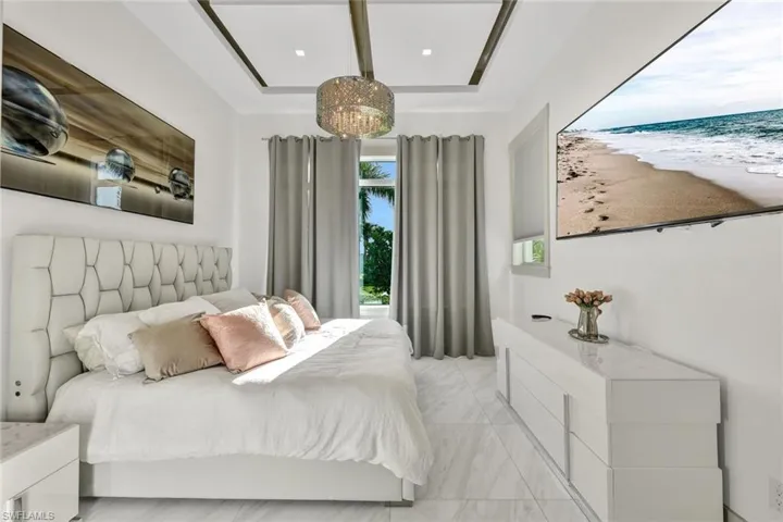 1st floor guest bedroom with its own full bath