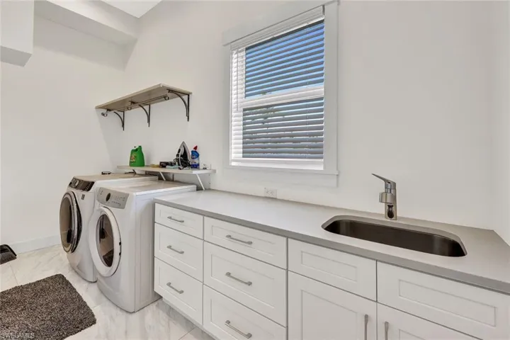 Large laundry room with sink & plenty of storage
