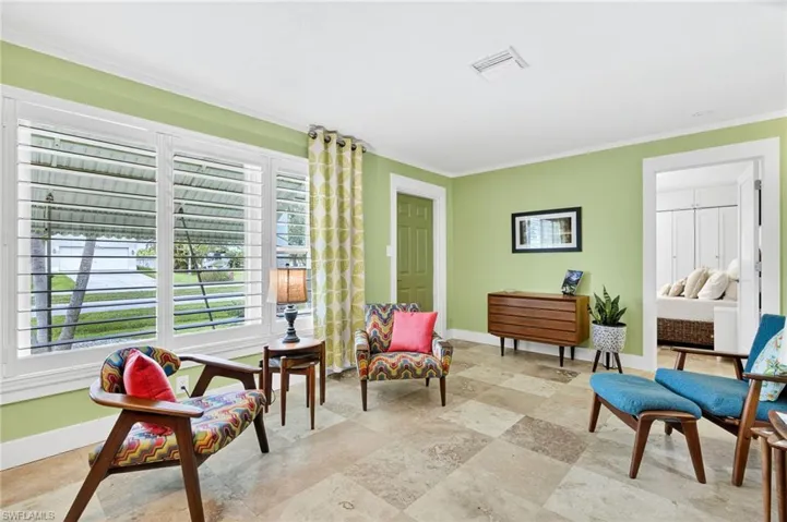 Sitting room featuring crown molding and baseboards