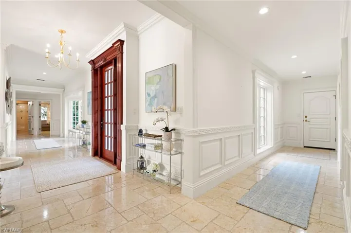 1060  Galleon  DR, Naples, FL 34102