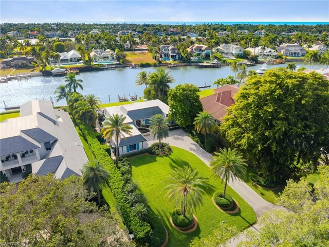 1060  Galleon  DR, Naples, FL 34102