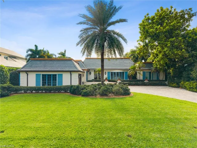 1060  Galleon  DR, Naples, FL 34102