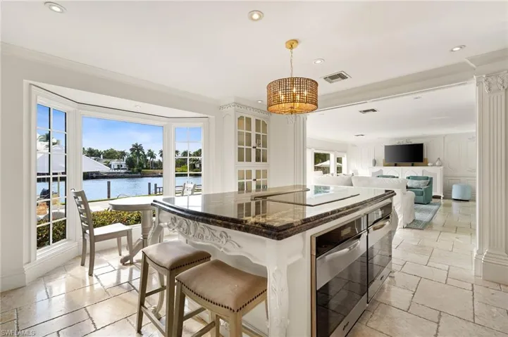 1060  Galleon  DR, Naples, FL 34102