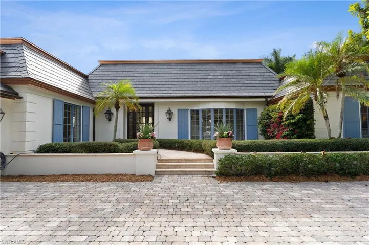 1060  Galleon  DR, Naples, FL 34102