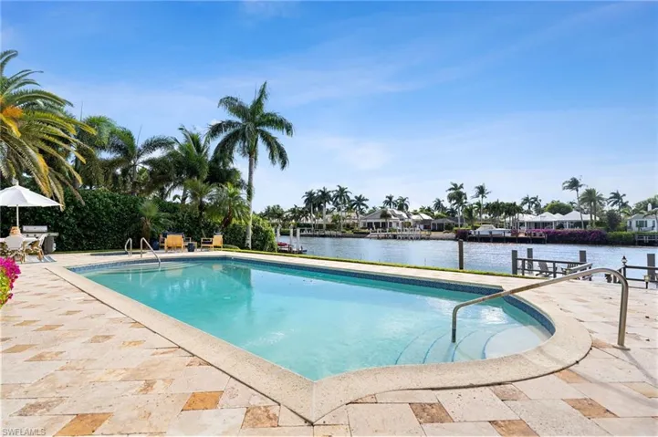 1060  Galleon  DR, Naples, FL 34102