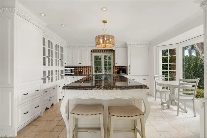 1060  Galleon  DR, Naples, FL 34102
