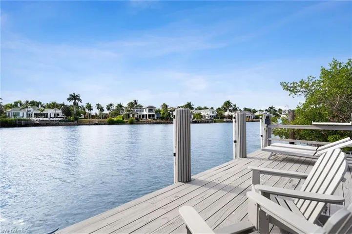 1060  Galleon  DR, Naples, FL 34102