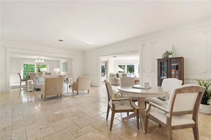 1060  Galleon  DR, Naples, FL 34102
