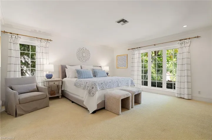 1060  Galleon  DR, Naples, FL 34102