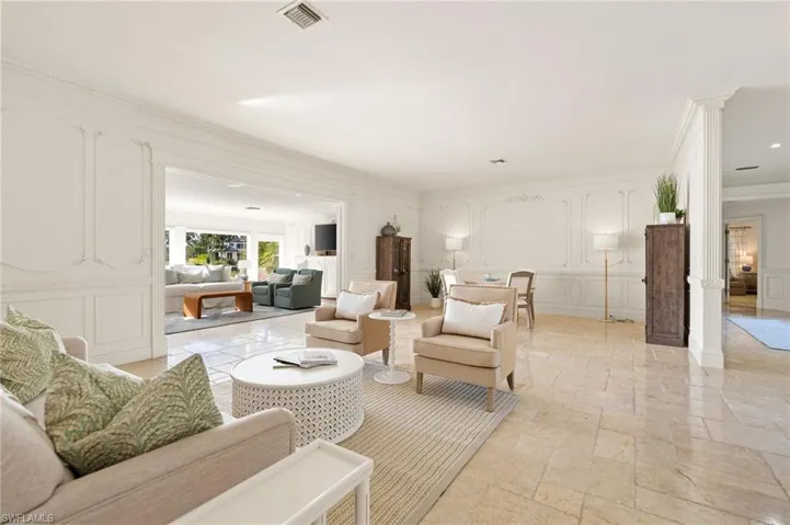 1060  Galleon  DR, Naples, FL 34102
