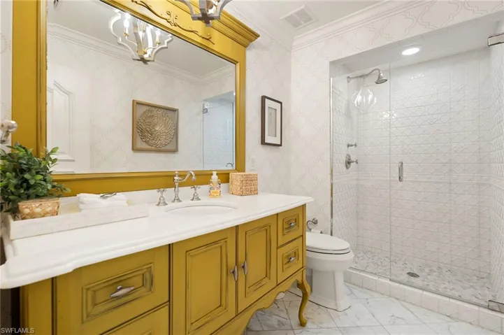 1060  Galleon  DR, Naples, FL 34102