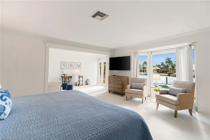 1060  Galleon  DR, Naples, FL 34102
